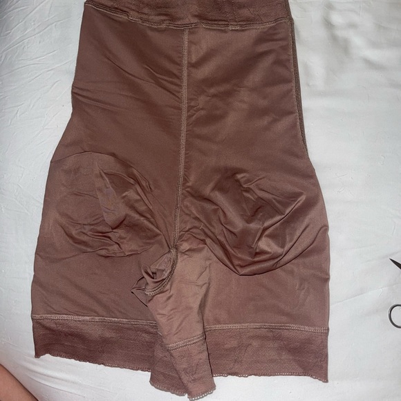 Sculpt & Lift Short - Picture 3 of 10